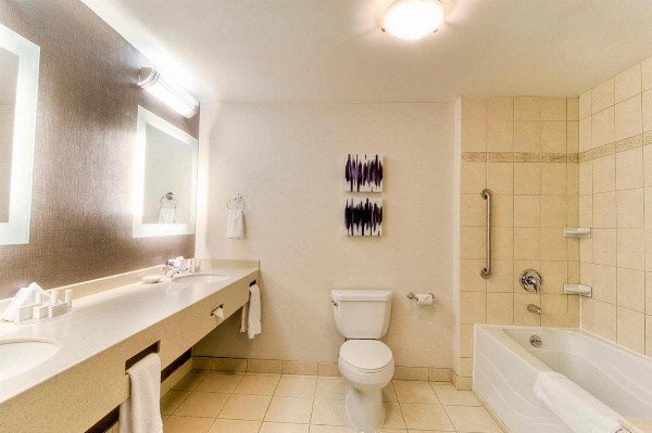 SpringHill Suites by Marriott Old Montreal image 2